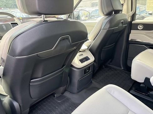 New 2025 Lincoln Navigator L Reserve AWD/4WD image 17