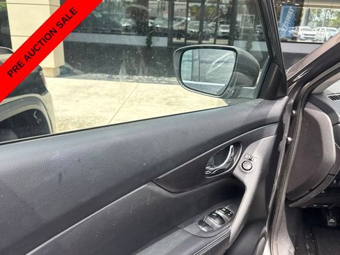 Used 2016 Nissan Rogue S FWD image 5