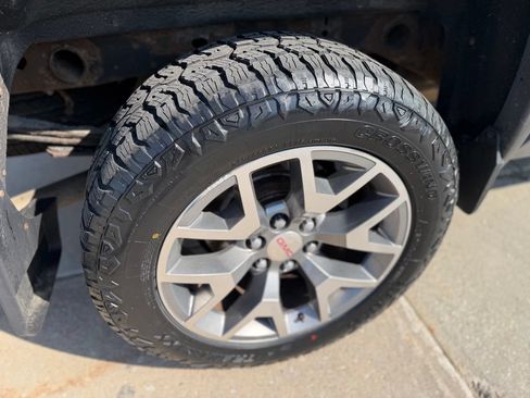 Used 2015 GMC Sierra 1500 SLE w/ SLE Value Package AWD/4WD image 10