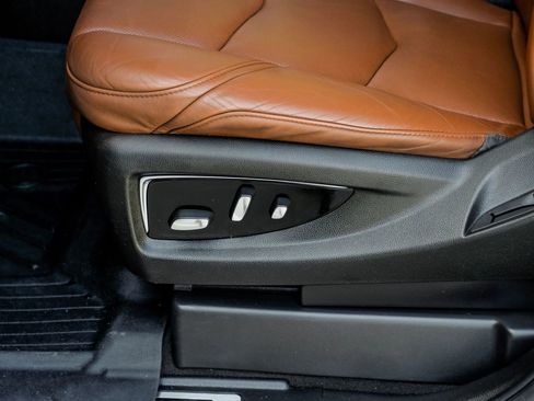 Used 2018 Cadillac Escalade Premium Luxury RWD image 36