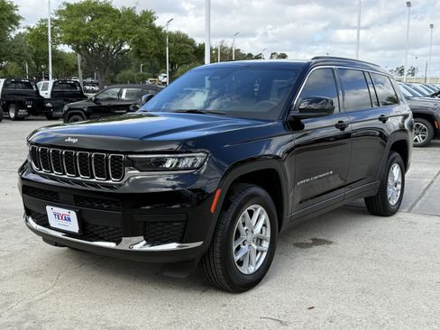 Used 2025 Jeep Grand Cherokee L Laredo image 9