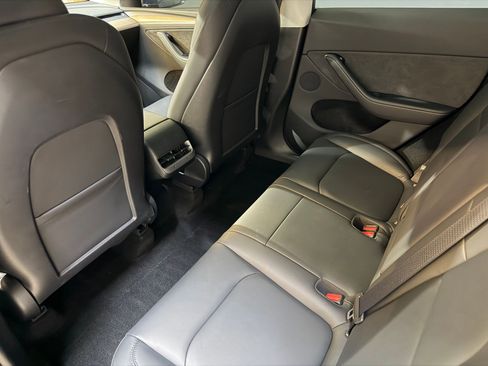 Used 2024 Tesla Model Y Long Range AWD/4WD image 38