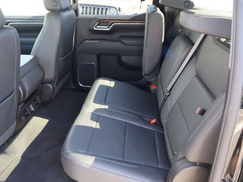 Used 2025 GMC Sierra 1500 SLT AWD/4WD image 31
