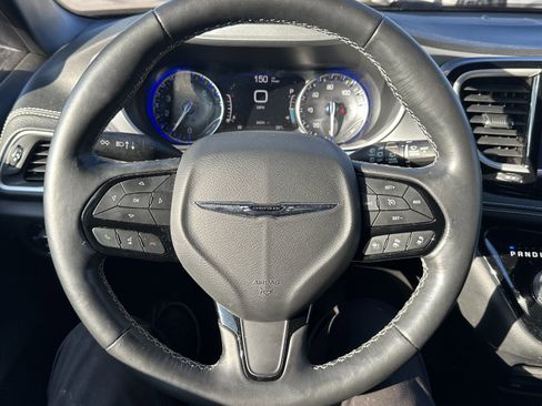 Used 2021 Chrysler Pacifica Touring-L w/ Uconnect Theater Family Group image 19