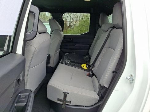 Certified 2024 Toyota Tacoma SR5 AWD/4WD image 11
