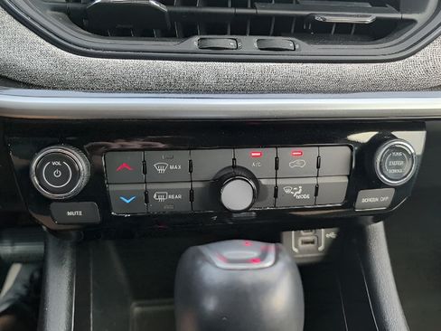 Used 2024 Jeep Compass Latitude AWD/4WD image 15