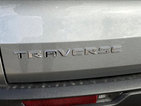 Used 2025 Chevrolet Traverse LT image 15
