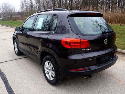 Used 2016 Volkswagen Tiguan S image 9