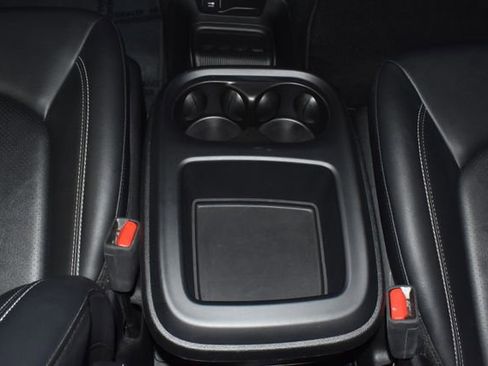 Certified 2025 Chrysler Pacifica Select image 23