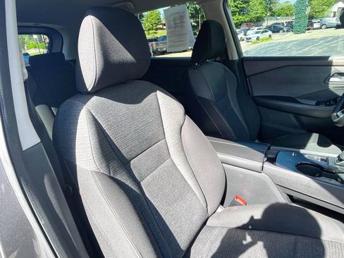 Used 2022 Nissan Rogue SV FWD image 10