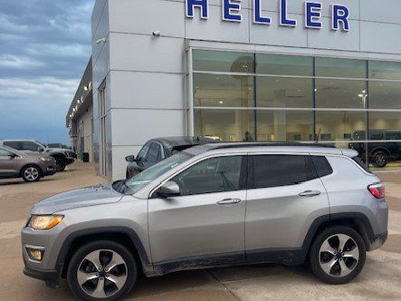 Used 2018 Jeep Compass Latitude w/ Popular Equipment Group FWD image 3