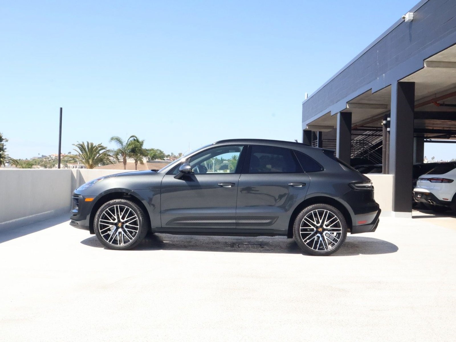 Certified 2026 Porsche Macan AWD/4WD image 2