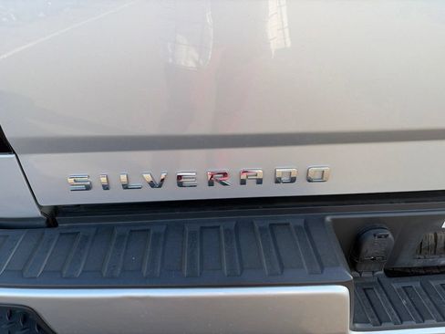 Used 2018 Chevrolet Silverado 1500 Custom w/ Custom Value Package AWD/4WD image 10
