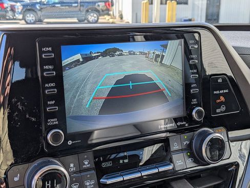 Used 2022 Toyota Highlander XLE image 24