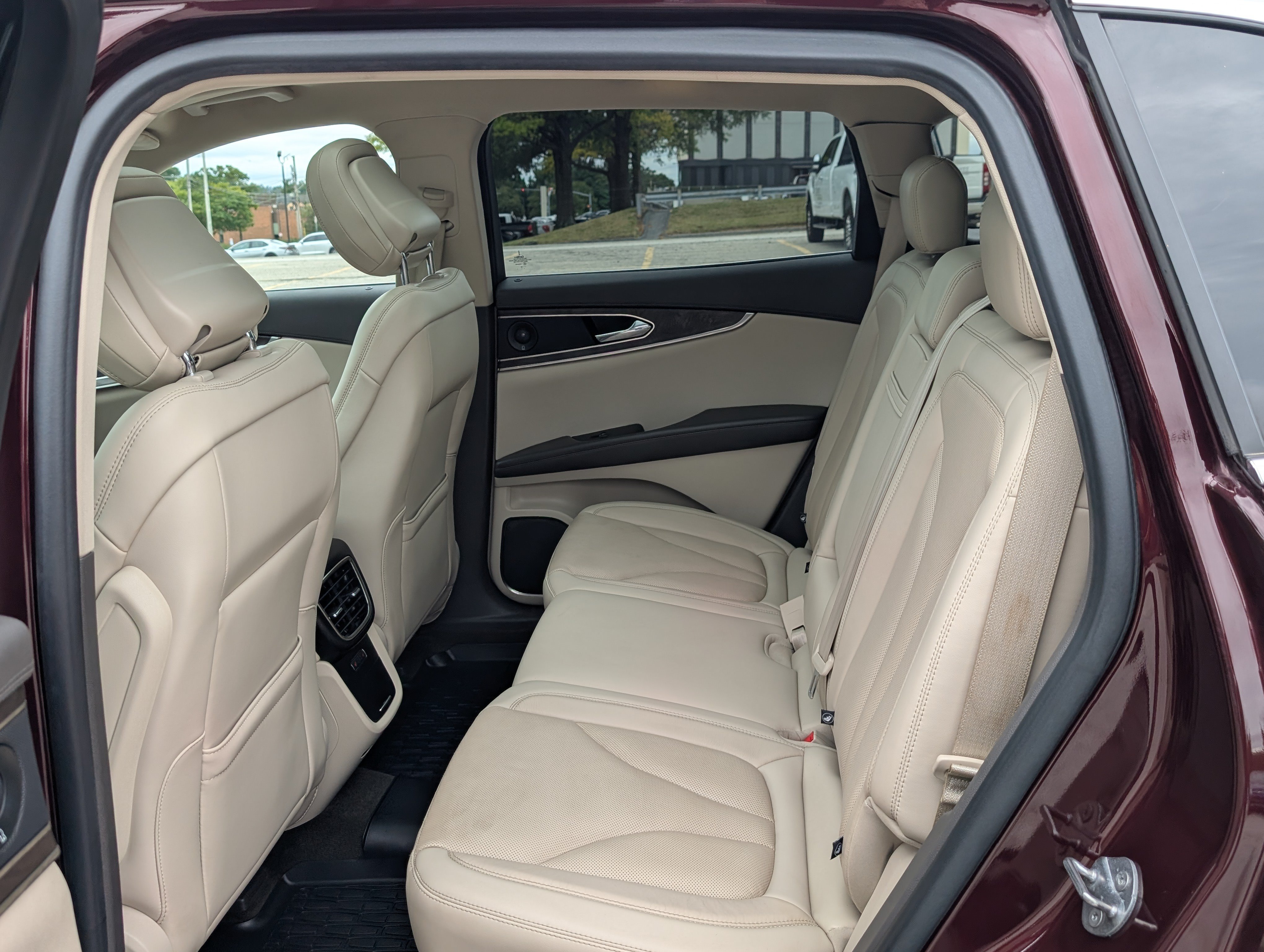 Used 2020 Lincoln Nautilus Reserve w/ Cargo Utility Package AWD/4WD image 14
