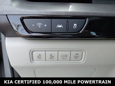 Used 2024 Kia Carnival EX FWD image 17