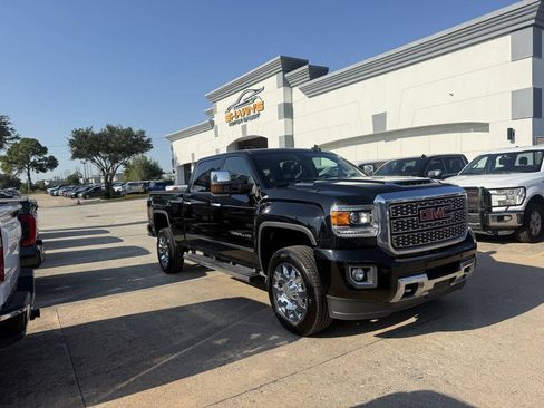 Used 2018 GMC Sierra 2500 Denali w/ Duramax Plus Package AWD/4WD image 2