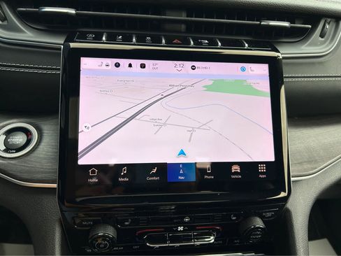 Used 2022 Jeep Grand Cherokee L Limited image 18