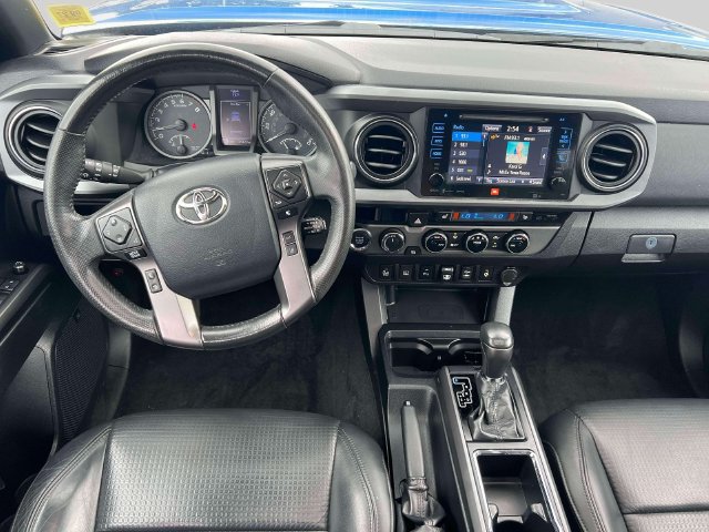 Used 2018 Toyota Tacoma TRD Sport AWD/4WD image 16