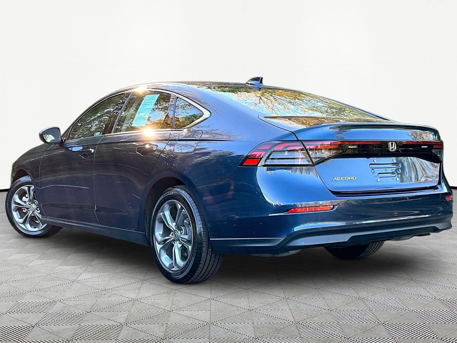 Used 2024 Honda Accord EX image 4