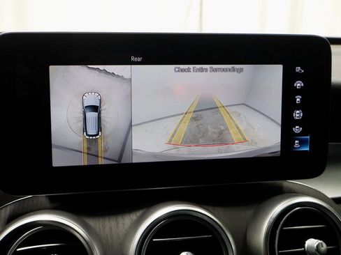 Used 2020 Mercedes-Benz GLC 300 4MATIC image 2