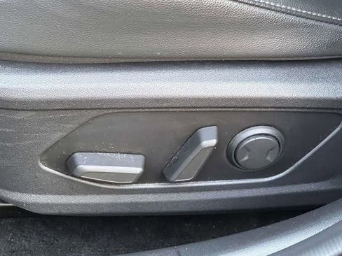 Used 2023 Hyundai Elantra Limited FWD image 18