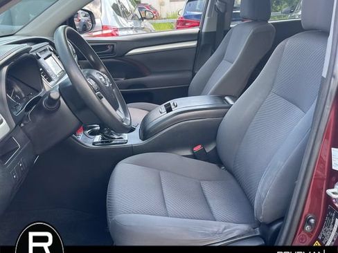 Used 2015 Toyota Highlander LE AWD/4WD image 9