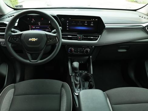 Used 2025 Chevrolet TrailBlazer LT AWD/4WD image 25