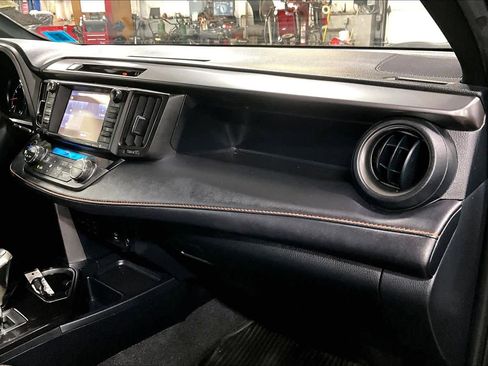 Certified 2017 Toyota RAV4 SE image 17