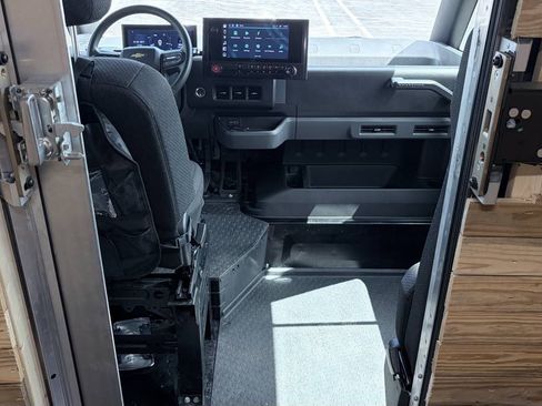 Used 2025 Chevrolet Brightdrop 600 FWD image 28