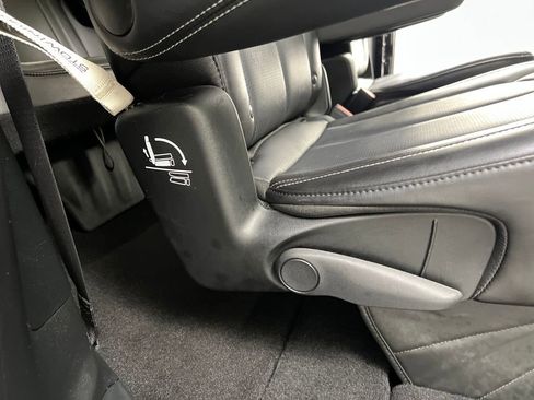 Used 2025 Chrysler Pacifica Select FWD image 24