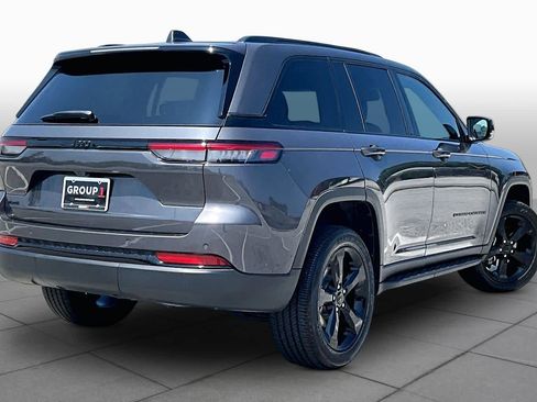 Used 2023 Jeep Grand Cherokee Altitude AWD/4WD image 13