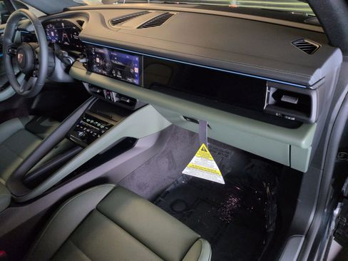 Used 2026 Porsche Macan Electric RWD image 24