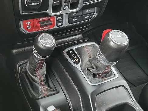 Used 2021 Jeep Gladiator Rubicon AWD/4WD image 17
