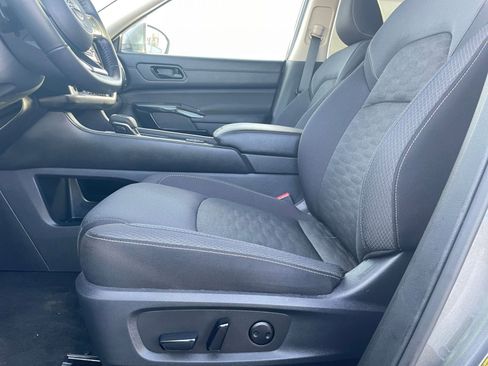 Used 2025 Nissan Pathfinder SV image 27