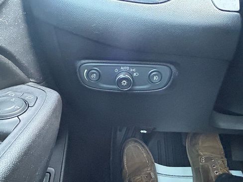 Used 2019 Chevrolet Equinox Premier image 27