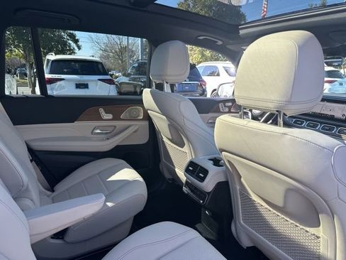Used 2025 Mercedes-Benz GLS 450 4MATIC image 33