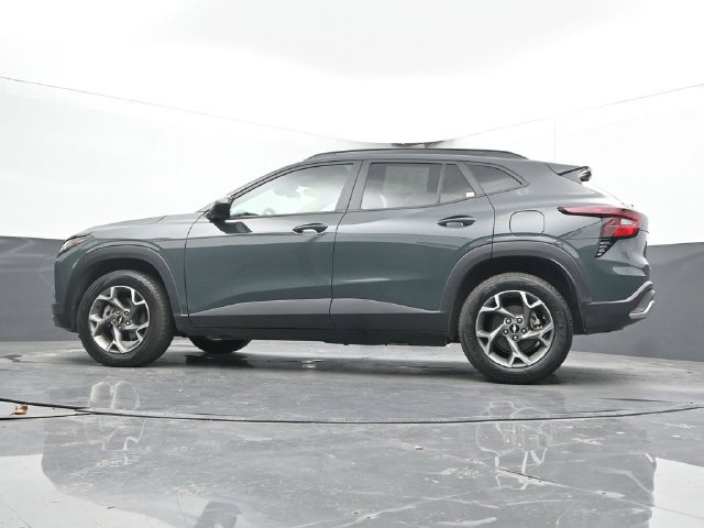 Used 2025 Chevrolet Trax LT FWD image 48