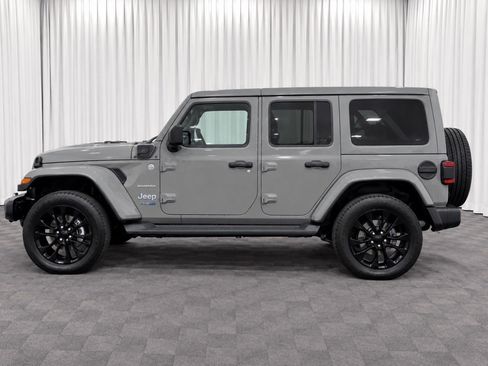 Used 2021 Jeep Wrangler Unlimited Sahara w/ Cold Weather Group AWD/4WD image 6