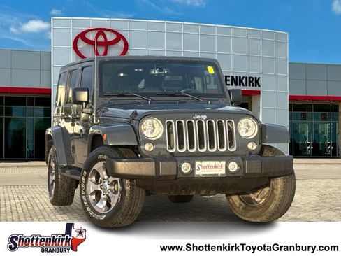 Used 2016 Jeep Wrangler Unlimited Sahara w/ Connectivity Group AWD/4WD image 1