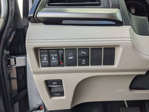 Used 2025 Honda Odyssey Touring image 25