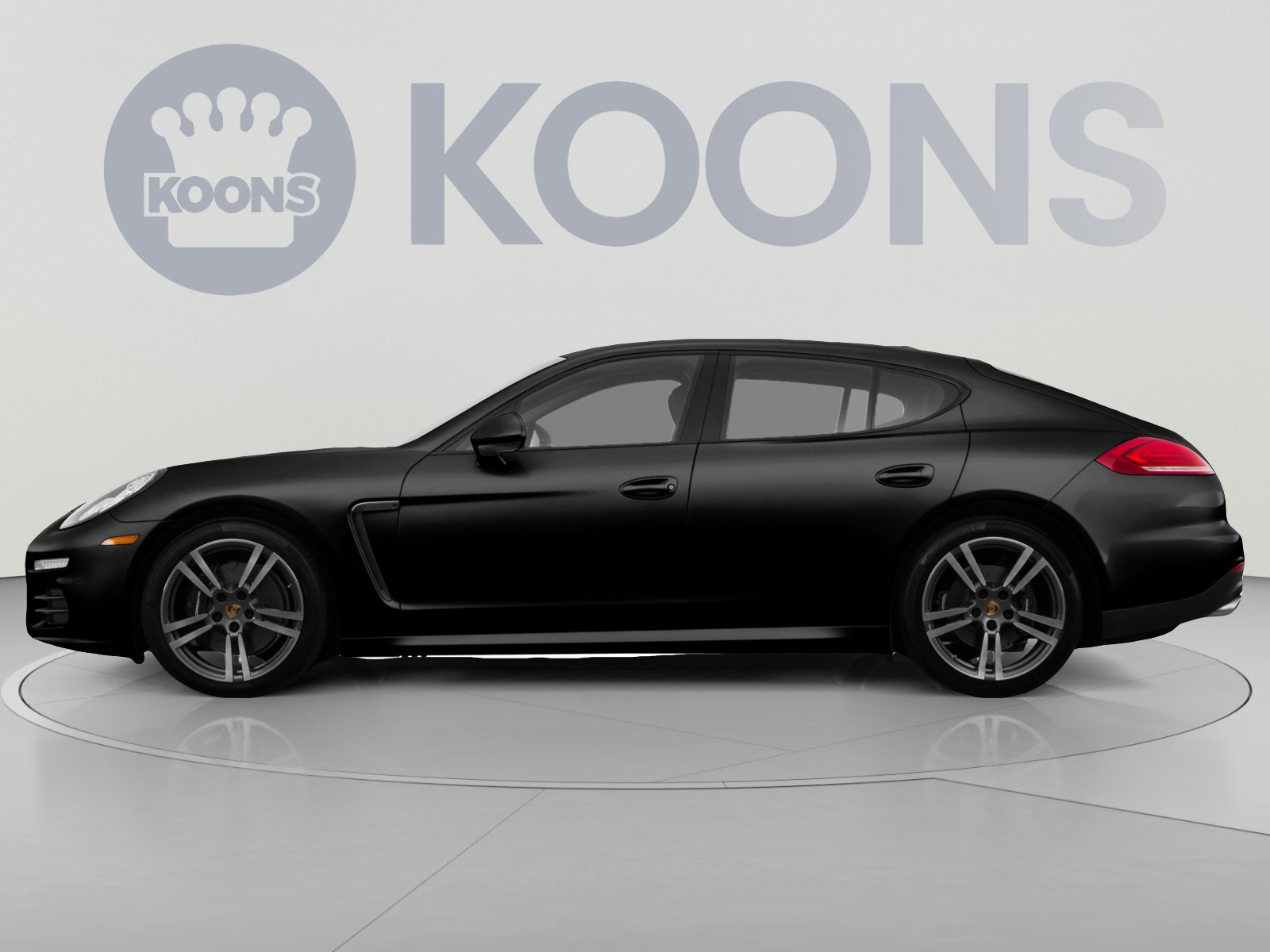 Used 2016 Porsche Panamera RWD image 2
