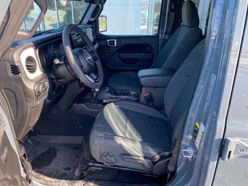 Used 2025 Jeep Wrangler Willys image 7