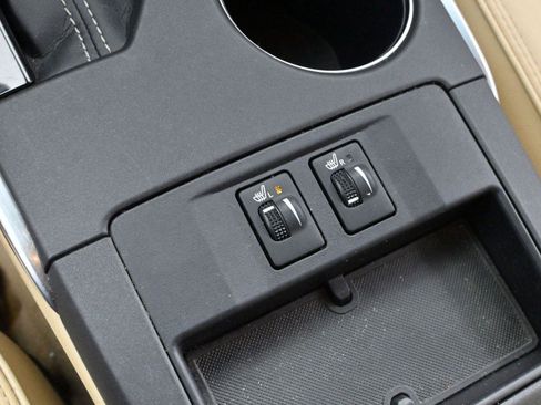 Used 2017 Toyota Camry XLE image 19