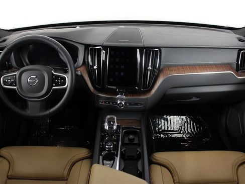 Certified 2023 Volvo XC60 B6 Ultimate w/ Protection Package Premier image 7