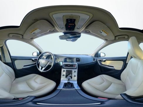 Used 2017 Volvo S60 T5 Dynamic image 32