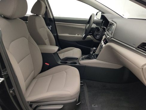 Used 2019 Hyundai Elantra SE w/ Winter Weather Package FWD image 21