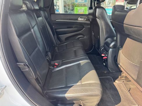 Used 2014 Jeep Grand Cherokee Limited w/ Luxury Group II AWD/4WD image 23