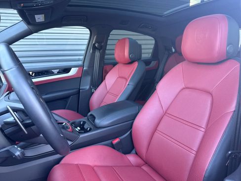 Certified 2026 Porsche Cayenne S AWD/4WD image 6
