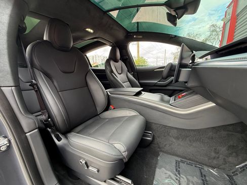 Used 2023 Tesla Model X Plaid image 17